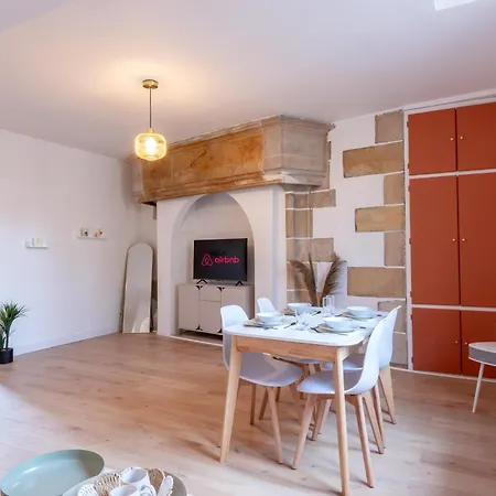 Cozy In Old Town Montlucon, Market & Restaurants Apartman Montluçon