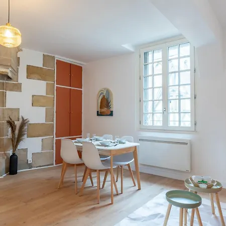 Apartman Cozy In Old Town Montlucon, Market & Restaurants Montluçon
