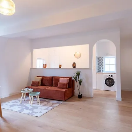 Apartman Cozy In Old Town Montlucon, Market & Restaurants