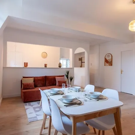Apartman Cozy In Old Town Montlucon, Market & Restaurants Montluçon