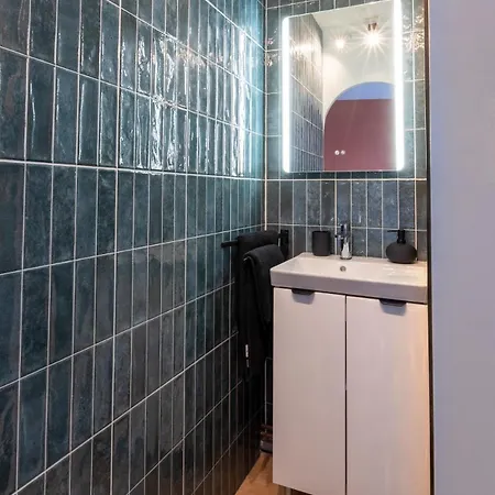 Apartman Cozy In Old Town Montlucon, Market & Restaurants