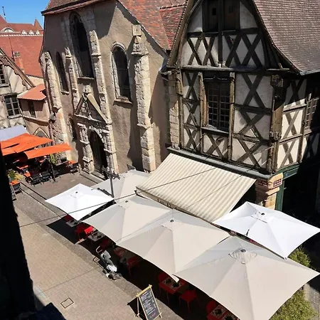 Apartman Cozy In Old Town Montlucon, Market & Restaurants Montluçon
